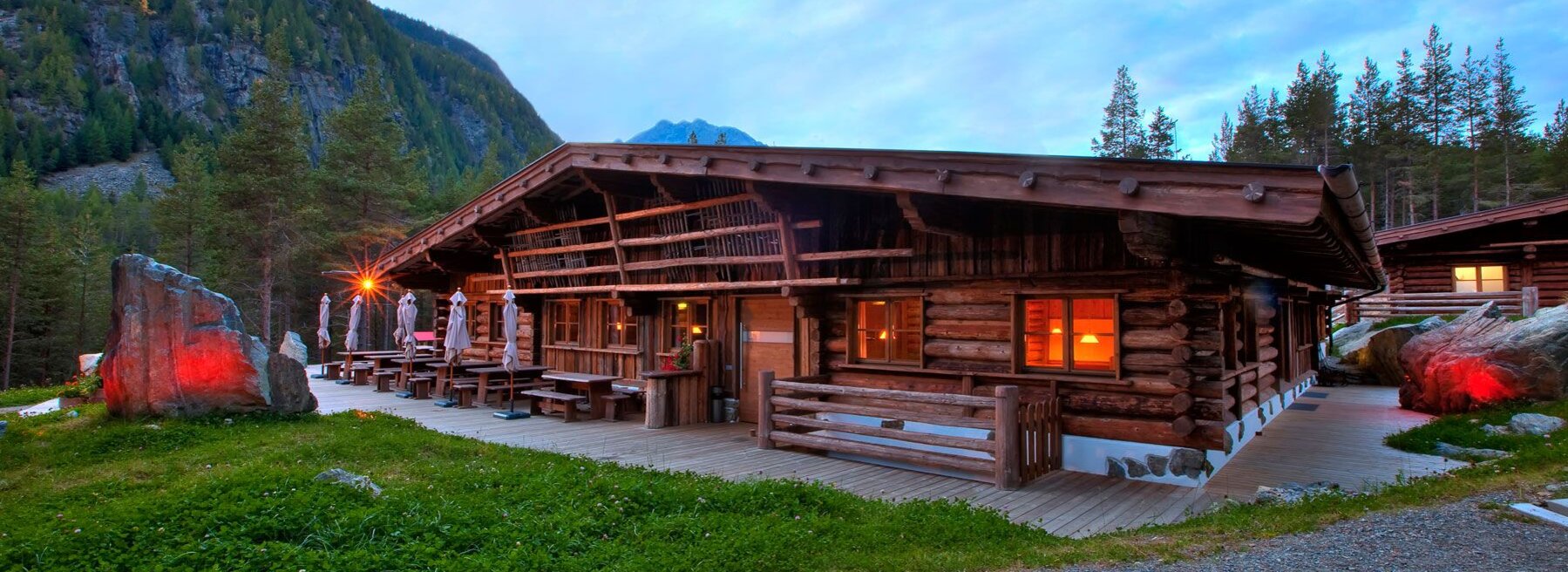 Das Bild zeigt den Alpengasthof am Feuerstein Längenfeld.