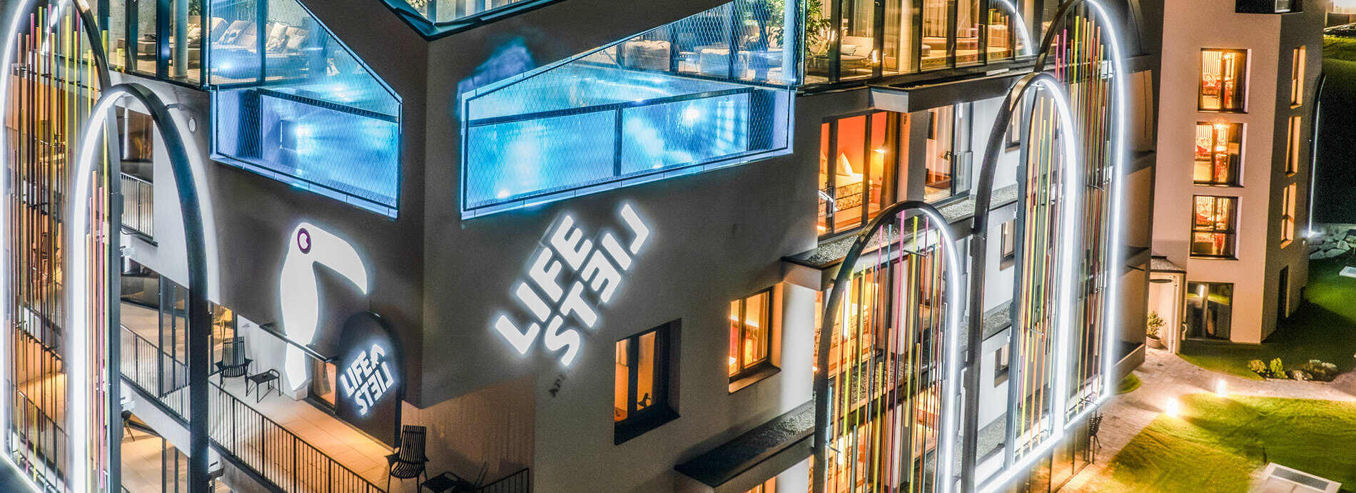 Das Bild zeigt das Hotel Lifesteil. 