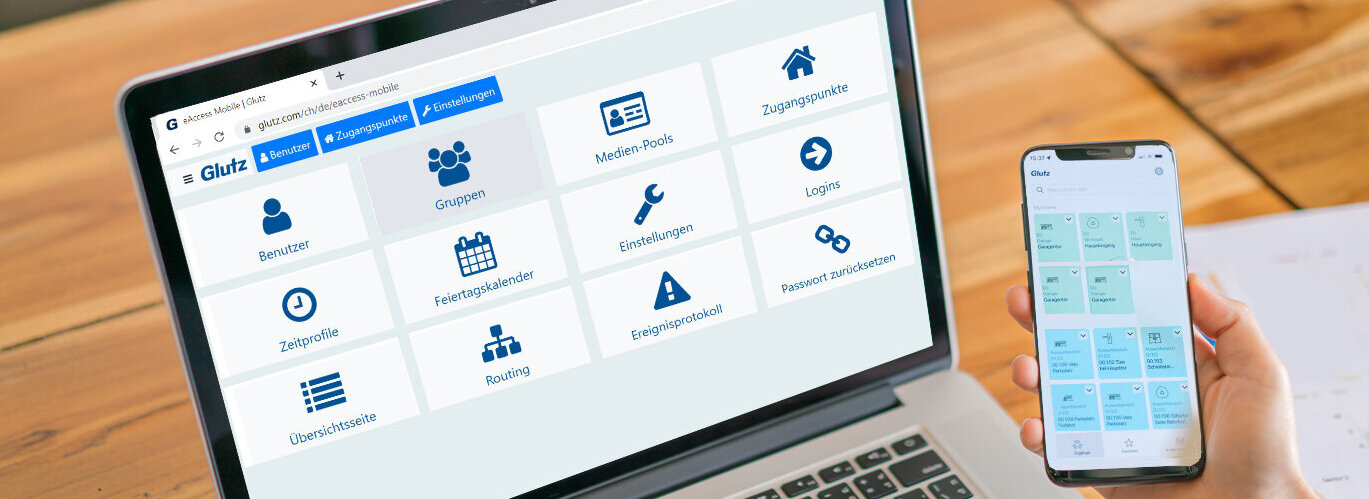 Ein Bild, dass die Verwendung von E-Access mittels Laptop und Handy darstellt