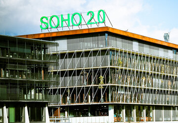 Das Bild zeigt das Soho 2.0 von außen, einem Bürogebäude.